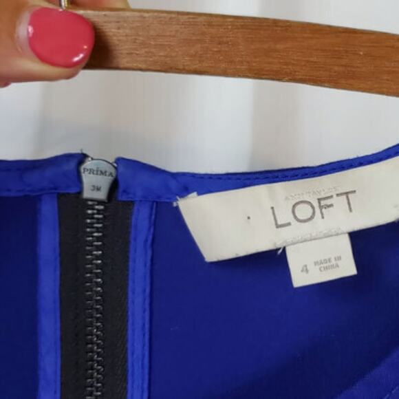 Ann Taylor LOFT | Blue and Black Shift Dress | Size 4 - Picture 9 of 9